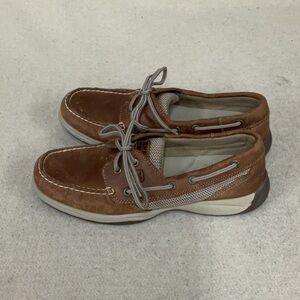 EUC woman’s Sperry slip on shoes with laces
